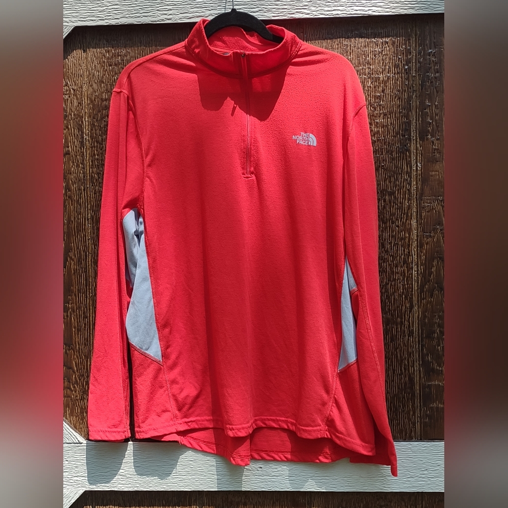 Mens XL The North Face Vapor Wick 1/4 Zip Red and Gray Pullover Shirt